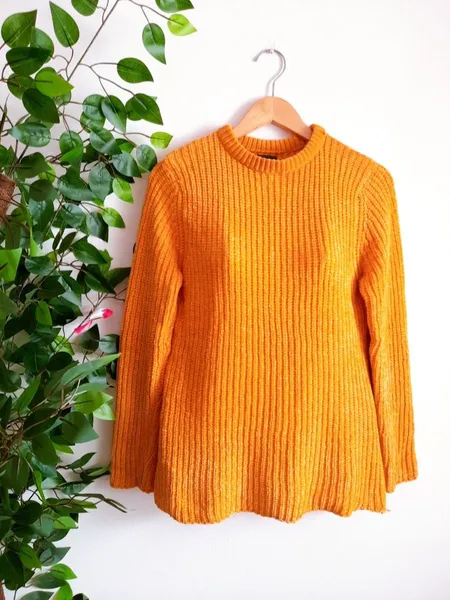 suéter de tricô amarelo soft
