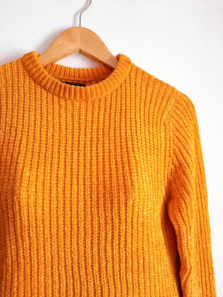 suéter de tricô amarelo soft