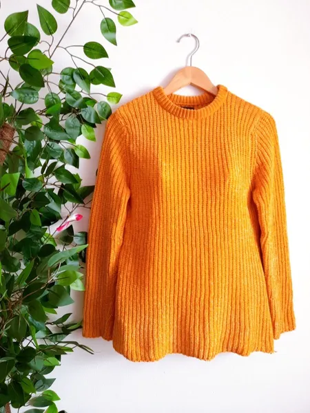 suéter de tricô amarelo soft