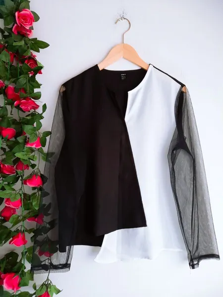 blusa preto e branco bicolor da shein