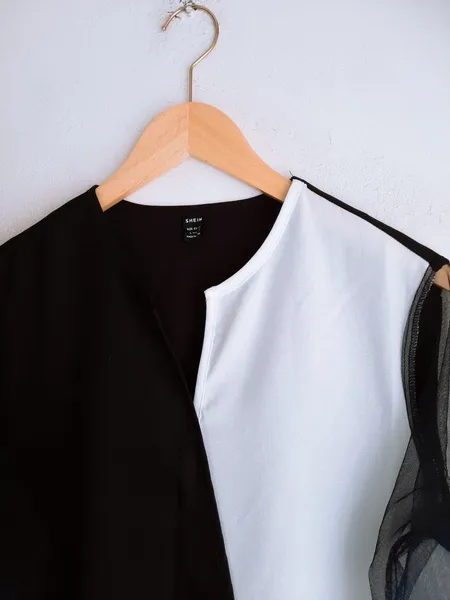 blusa preto e branco bicolor da shein