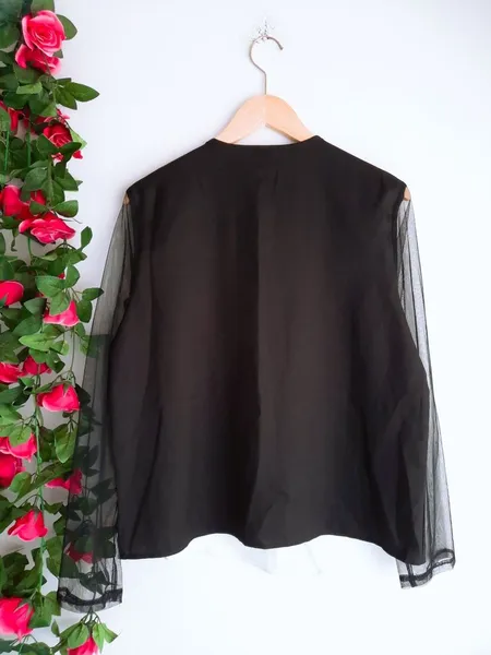 blusa preto e branco bicolor da shein