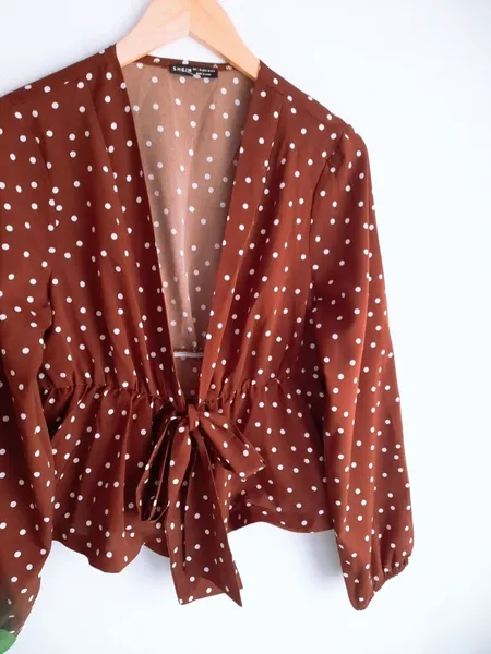 blusa poá com amarração shein m