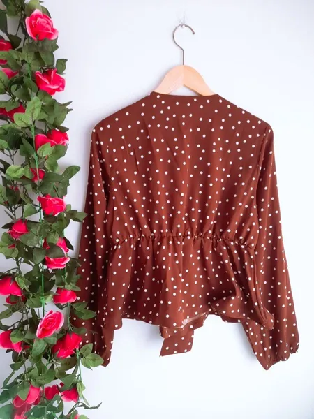 blusa poá com amarração shein m
