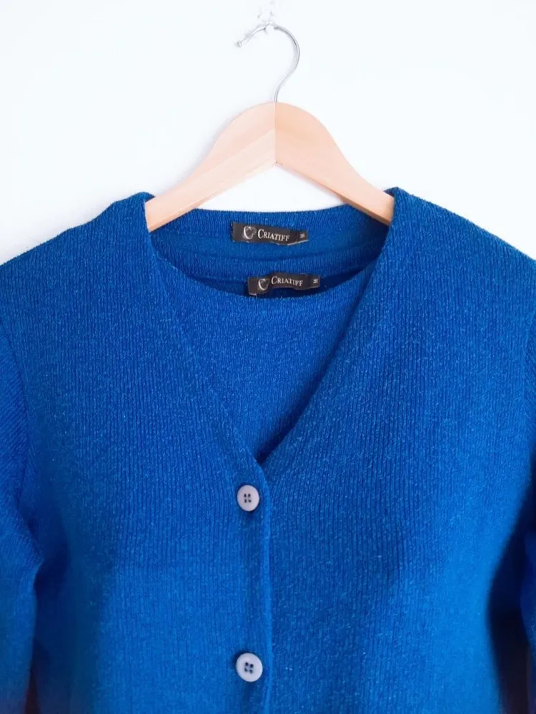 conjunto casaco e blusa de tricô azul royal