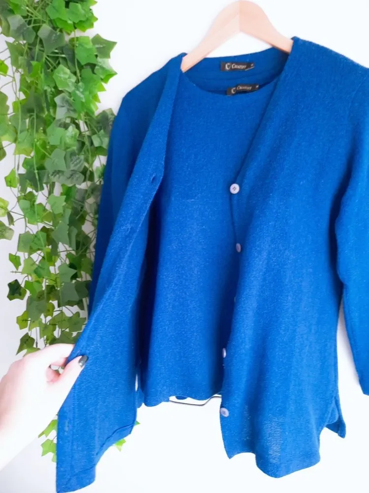 conjunto casaco e blusa de tricô azul royal