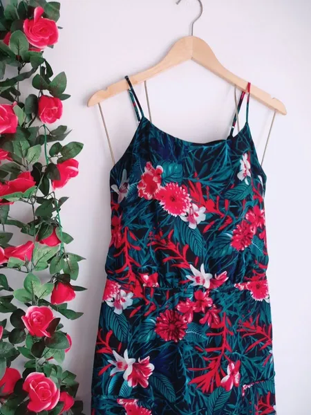 vestido floral estampado clock house