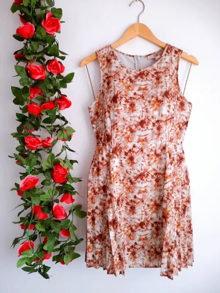 vestido bege plissado forever 21