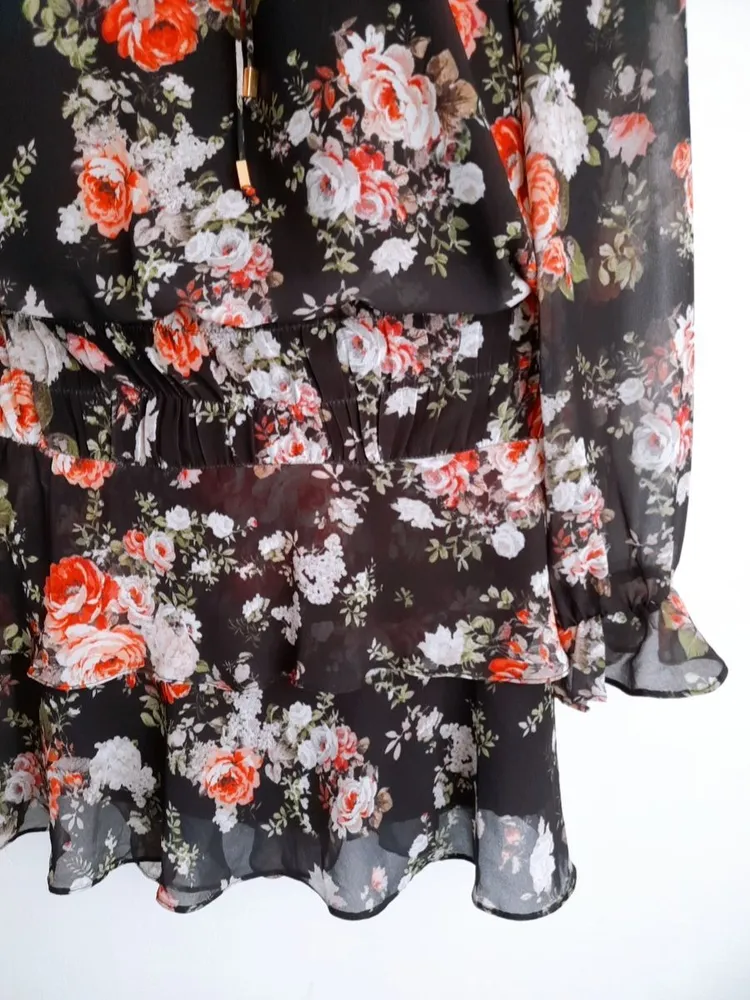 vestido floral preto amíssima