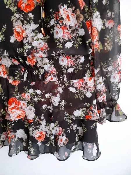 vestido floral preto amíssima