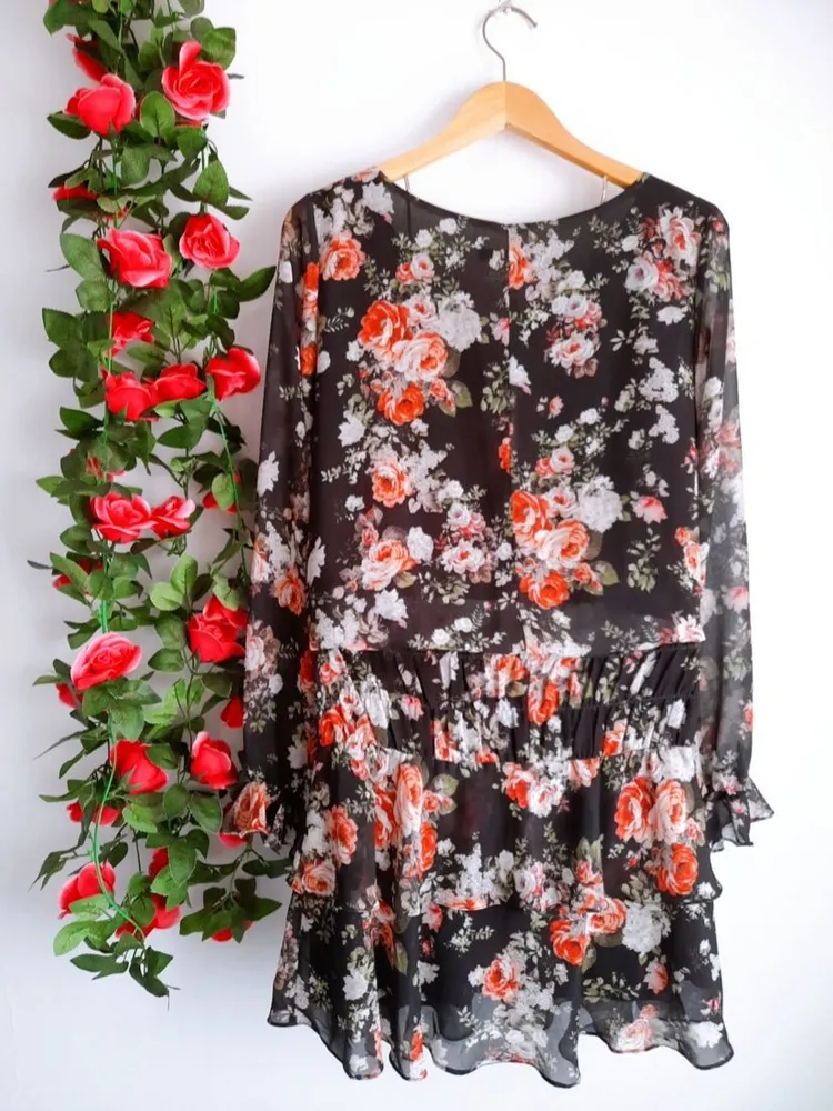vestido floral preto amíssima