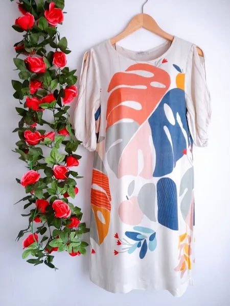 vestido estampado folhagem
