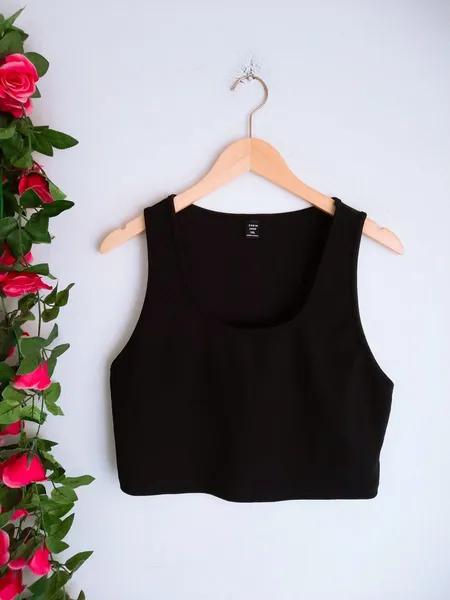 blusa cropped preto shein