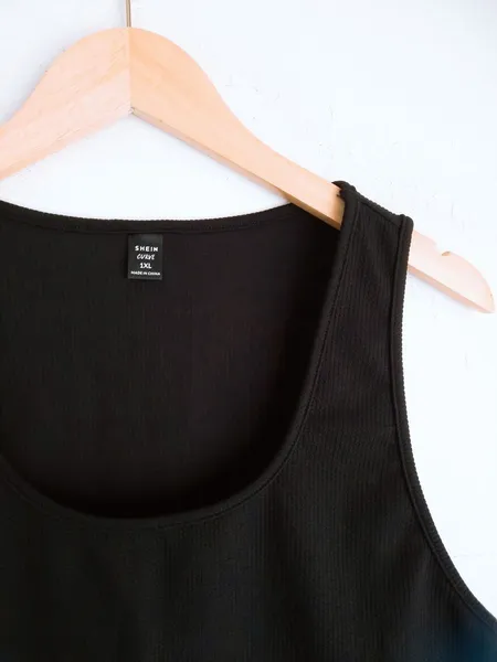 blusa cropped preto shein