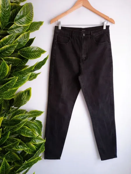 calça jeans preta acinzentada forever 21 40