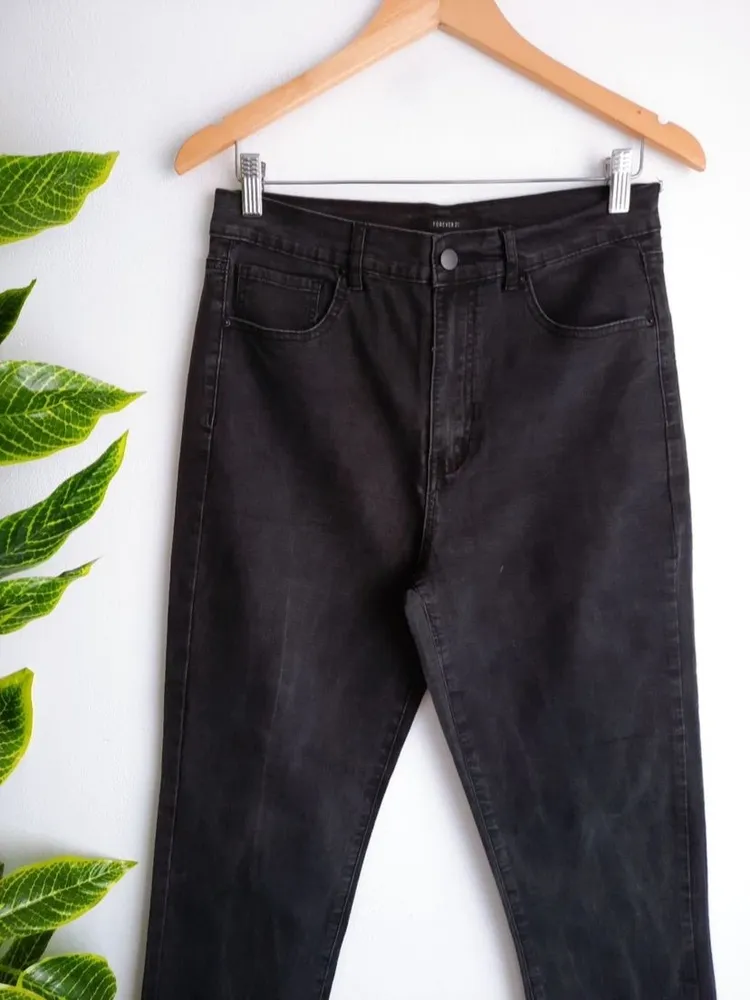 calça jeans preta acinzentada forever 21 40