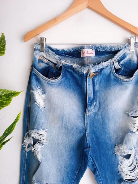 calça jeans mom azul sal e pimenta 42