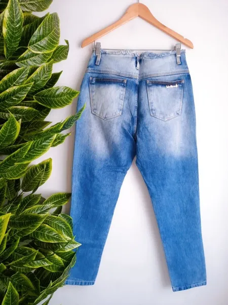 calça jeans mom azul sal e pimenta 42