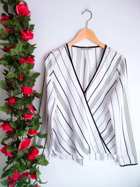 blusa branca listrada luigi bertolli