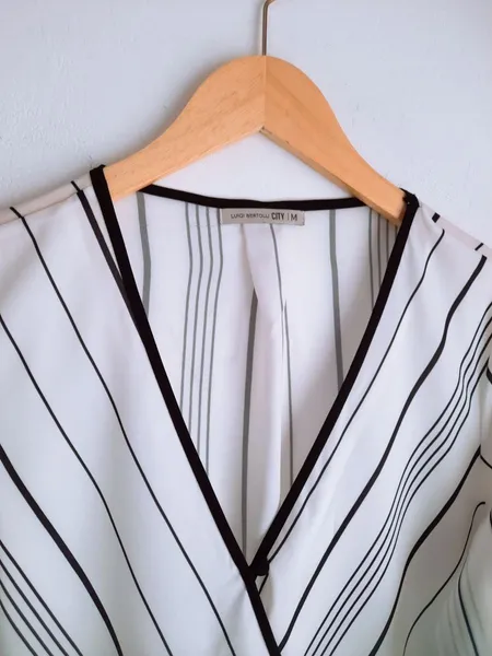 blusa branca listrada luigi bertolli