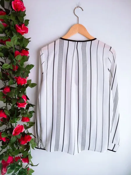 blusa branca listrada luigi bertolli