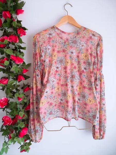 blusa em tule floral estampado