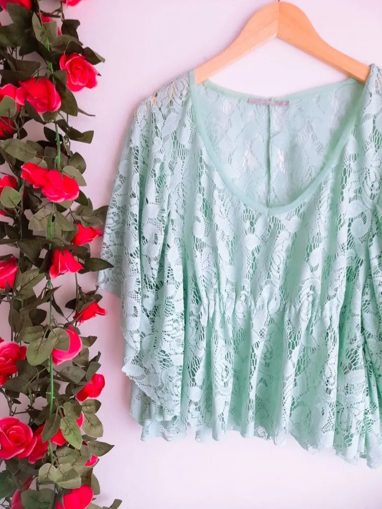 blusa rendada verde água