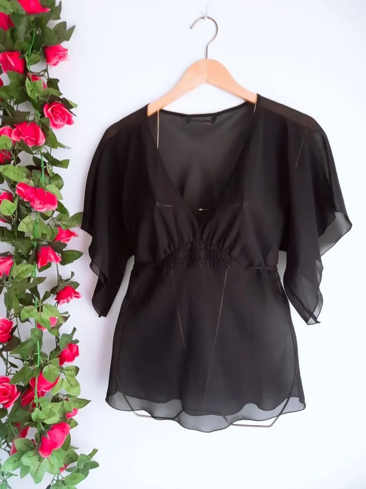 blusa preta bordada cori