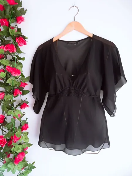 blusa preta bordada cori