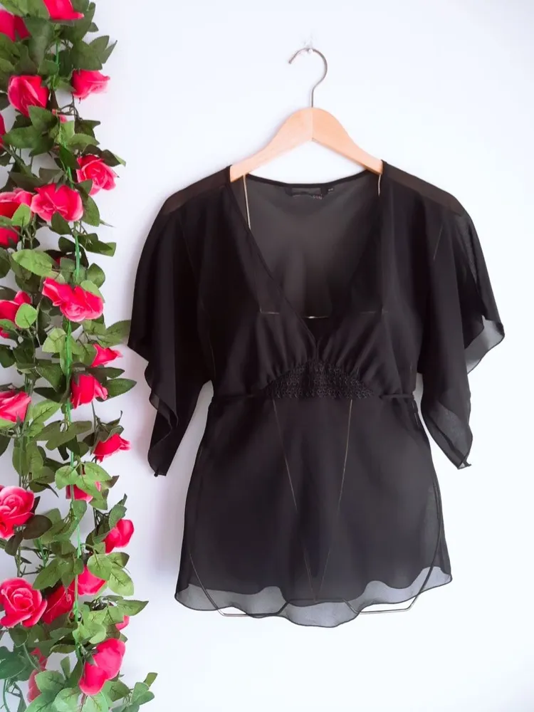 blusa preta bordada cori