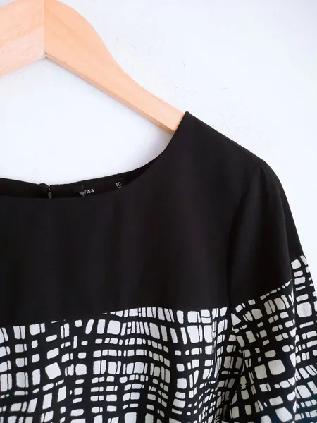 blusa preto e branco quadriculada marisa