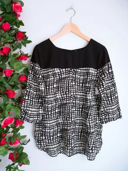 blusa preto e branco quadriculada marisa