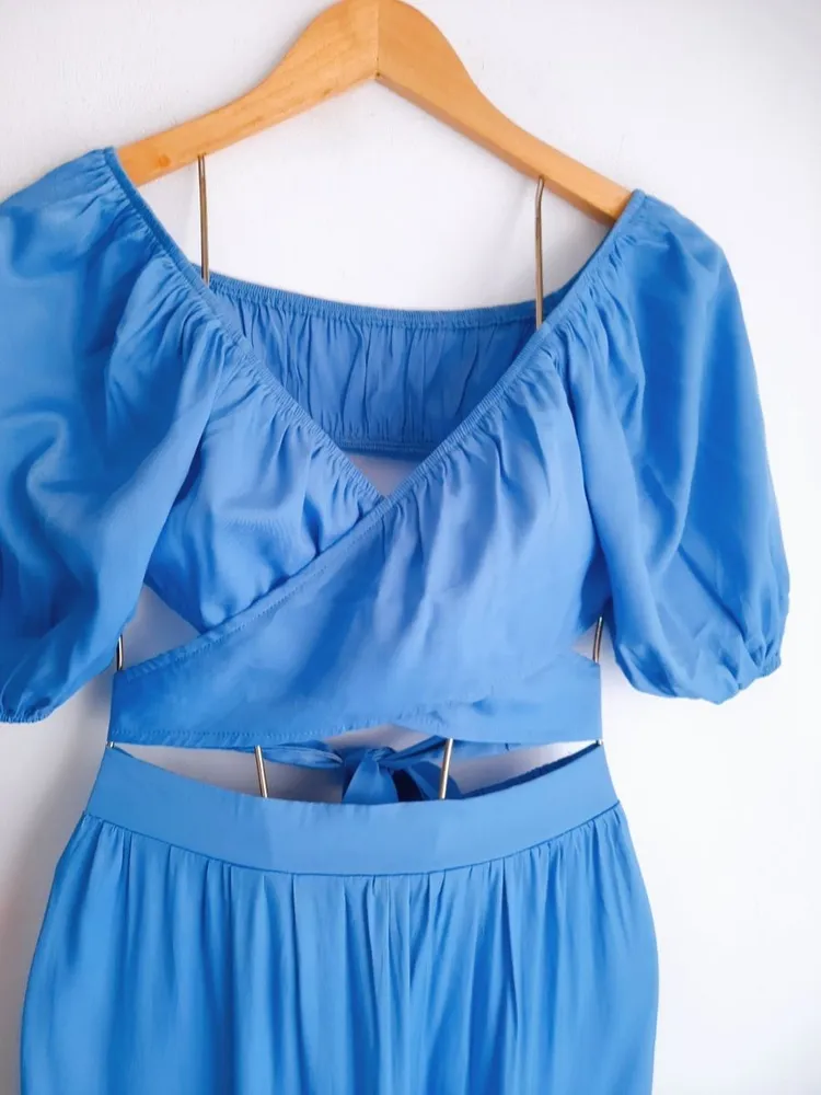 conjunto cropped e saia longa azul shein