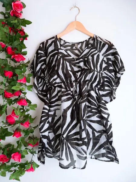 blusa kafta preto e branco