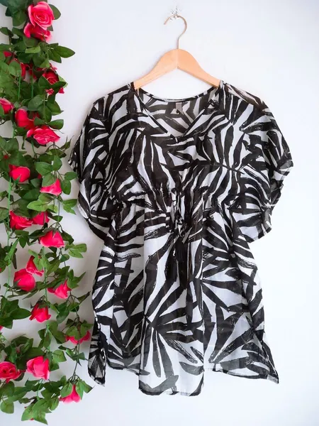 blusa kafta preto e branco