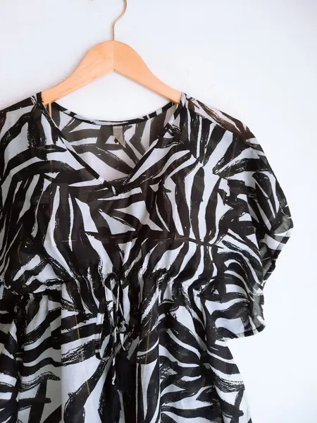 blusa kafta preto e branco