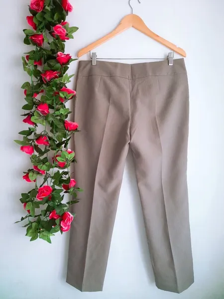 calça alfaiataria bege risca de giz yessica city 42