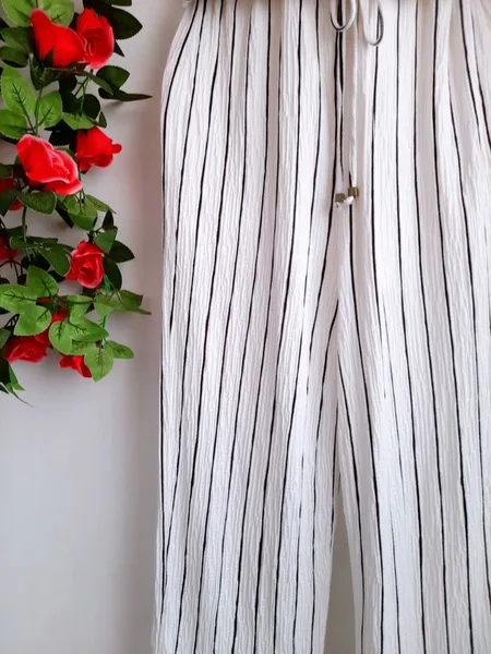 macacão listrado branco e preto zinzane m