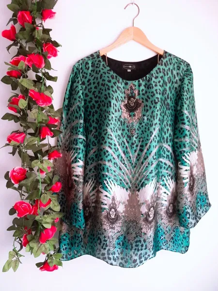 blusa indiana verde com aplicações gg