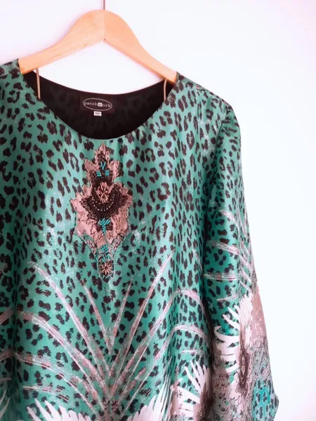 blusa indiana verde com aplicações gg