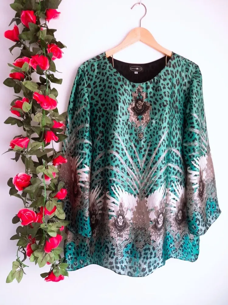 blusa indiana verde com aplicações gg