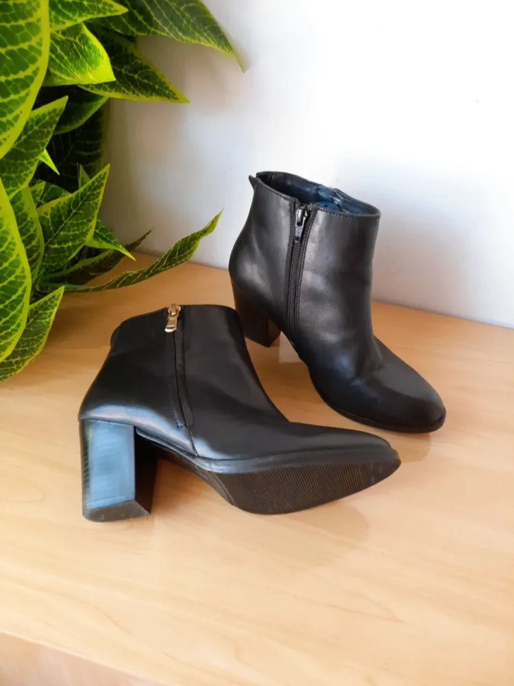 bota em couro legítimo cano curto preta dune london