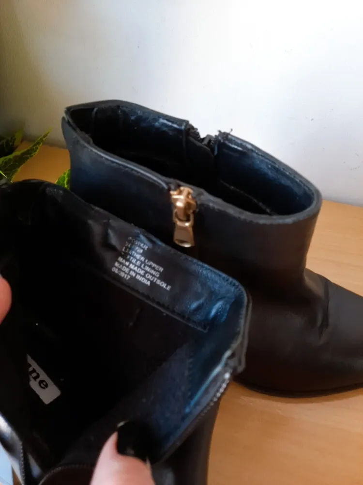 bota em couro legítimo cano curto preta dune london