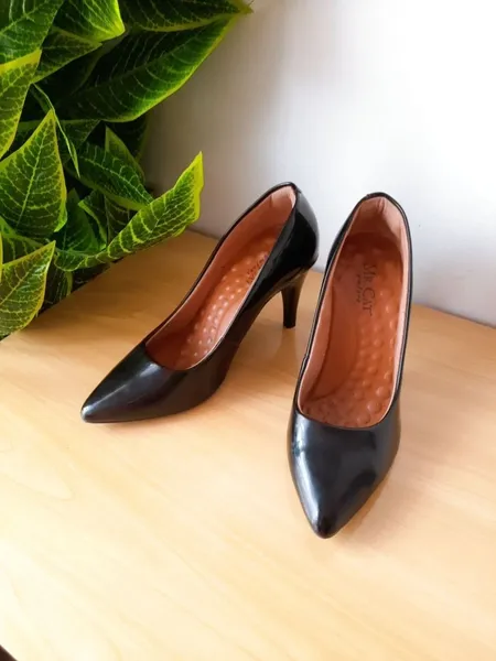 sapato scarpin verniz preto mr cat 36
