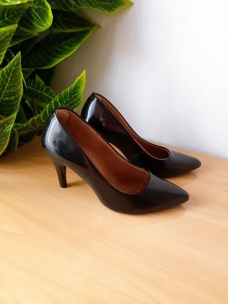 sapato scarpin verniz preto mr cat 36