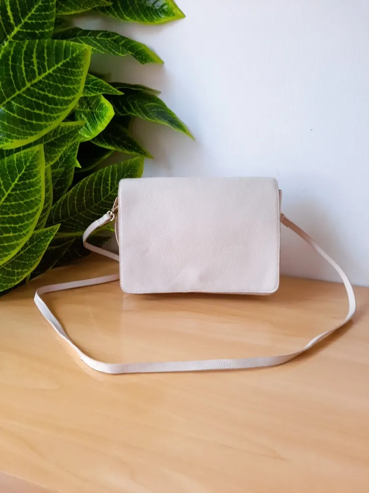 bolsa tiracolo bege forever 21