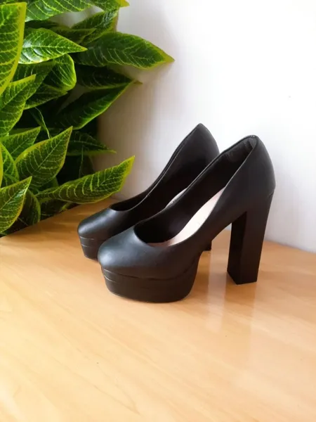 sapato preto plataforma mariotta 36
