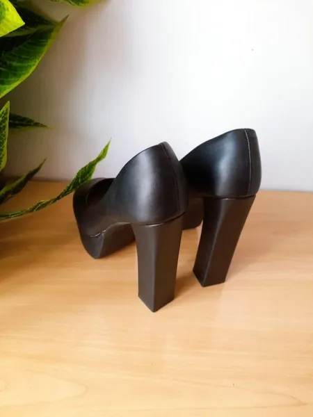 sapato preto plataforma mariotta 36