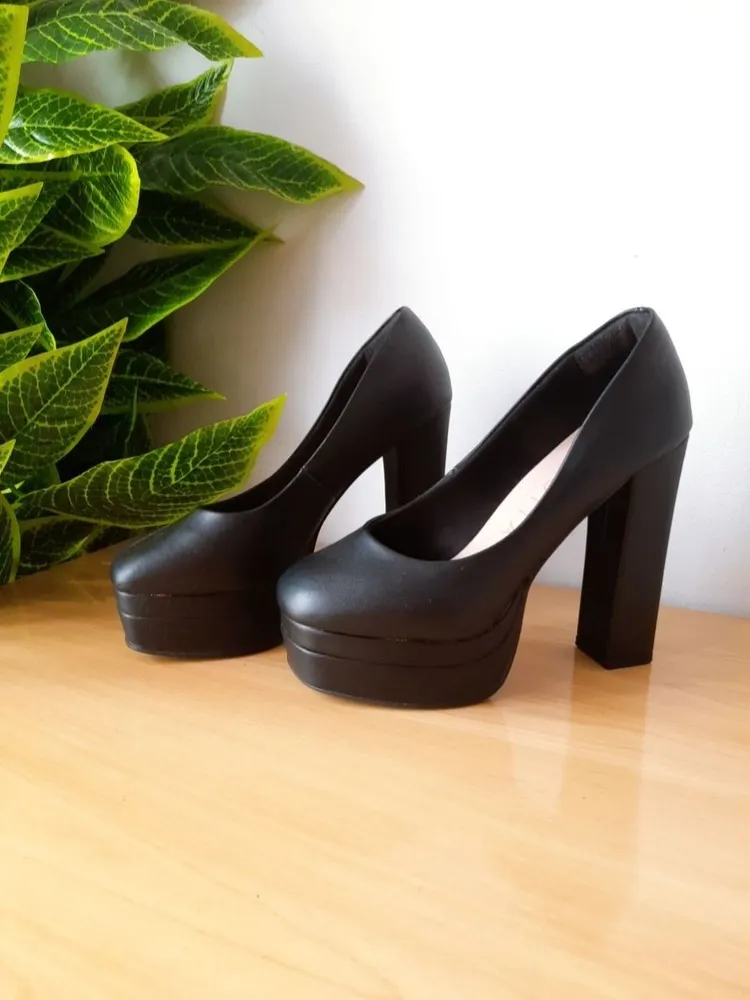 sapato preto plataforma mariotta 36