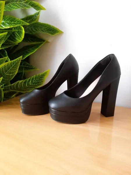 sapato preto plataforma mariotta 36